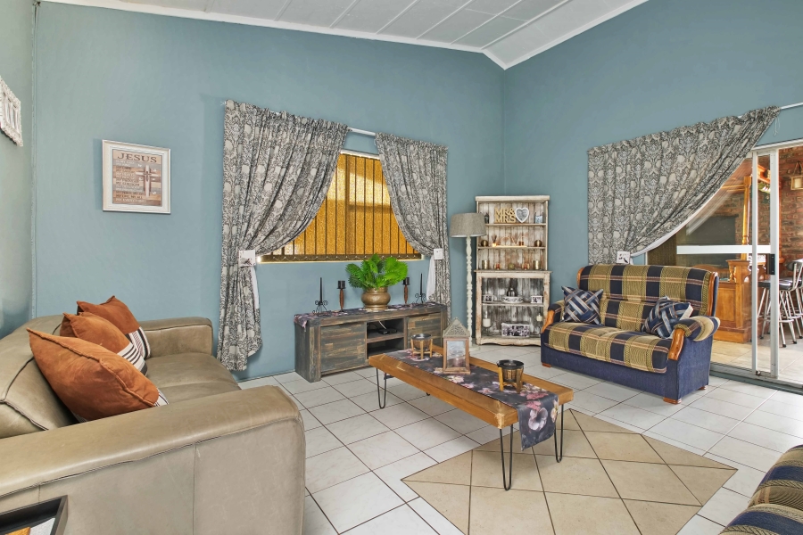 3 Bedroom Property for Sale in Heuwelkruin Eastern Cape
